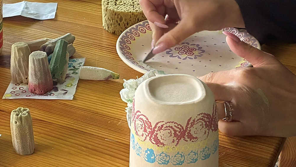 Töpferworkshop in Bolesławiec Keramik selbst gestaltet mit der traditionellen Schwämmeltechnik