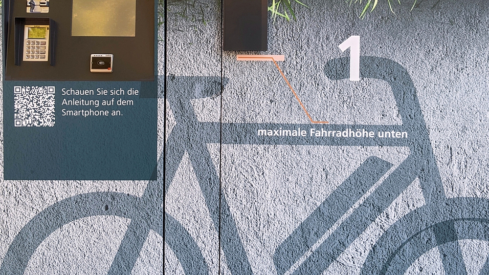 Fahrradgarage am Pirnaer Bahnhof Bedienfeld der Fahrradgarage