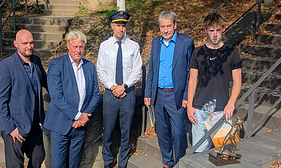neu aufgestellte Jugend-Pine mit allen Involvierten
