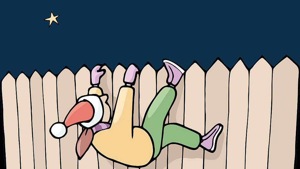 Mia klettert über einen Zaun, auf der Suche nach dem Weihnachtsmann