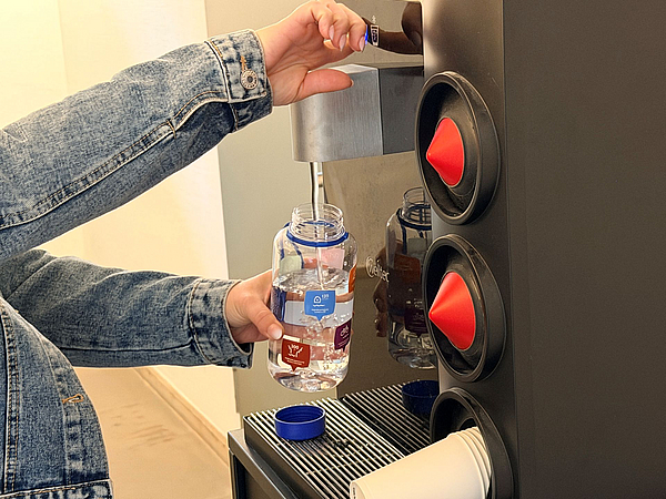Wasser auffüllen kostenfrei Wasserflasche auffüllen in verschiedenen Institutionen