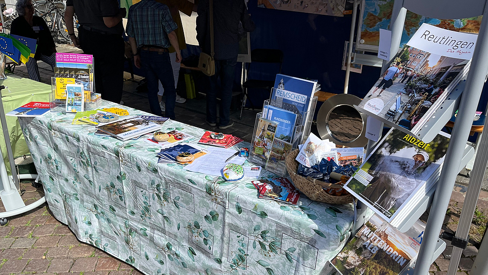 Infostand des Interessennetzwerk Städtepartnerschaften Markt der Kulturen