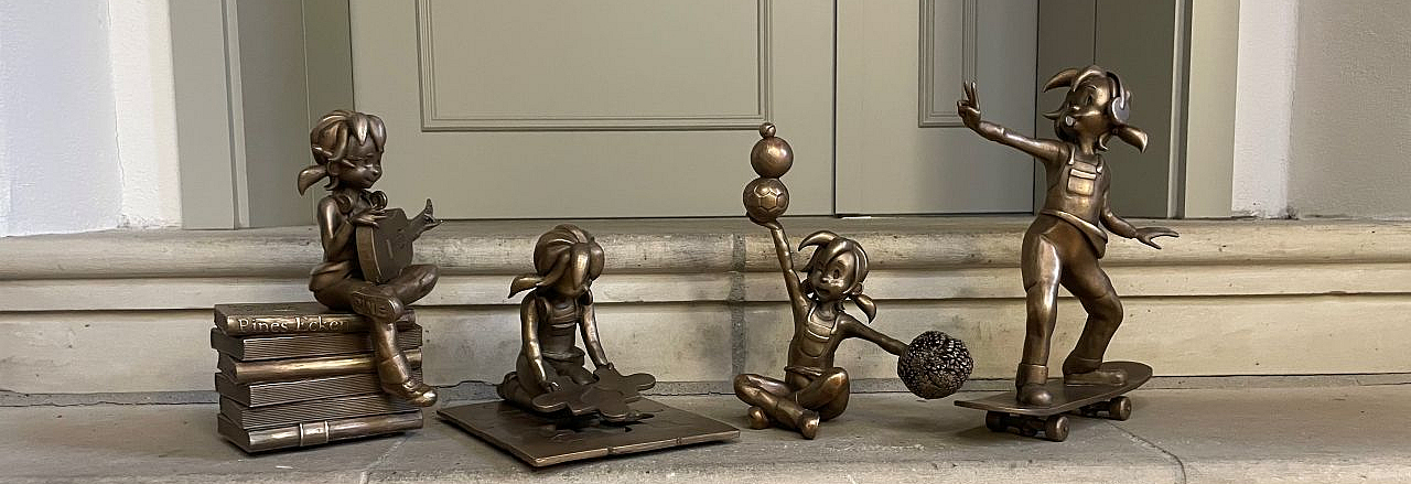 4 Bronzefiguren von Pine, die Pirnas Vereine widerspiegelt