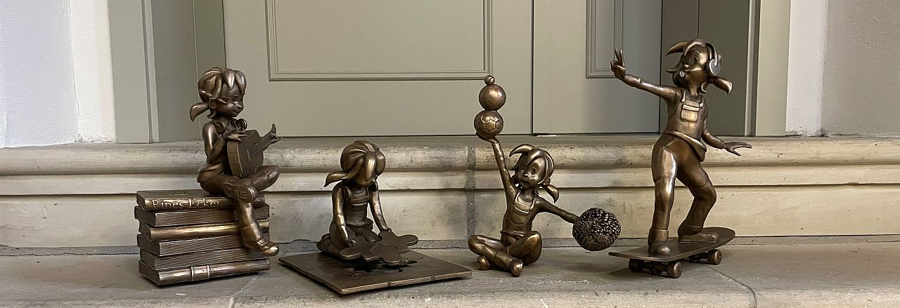 4 Bronzefiguren von Pine, die Pirnas Vereine widerspiegelt