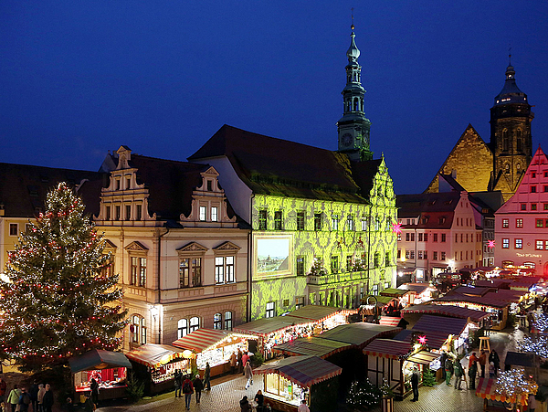 Pirnas Marktplatz in der Weihnachtszeit