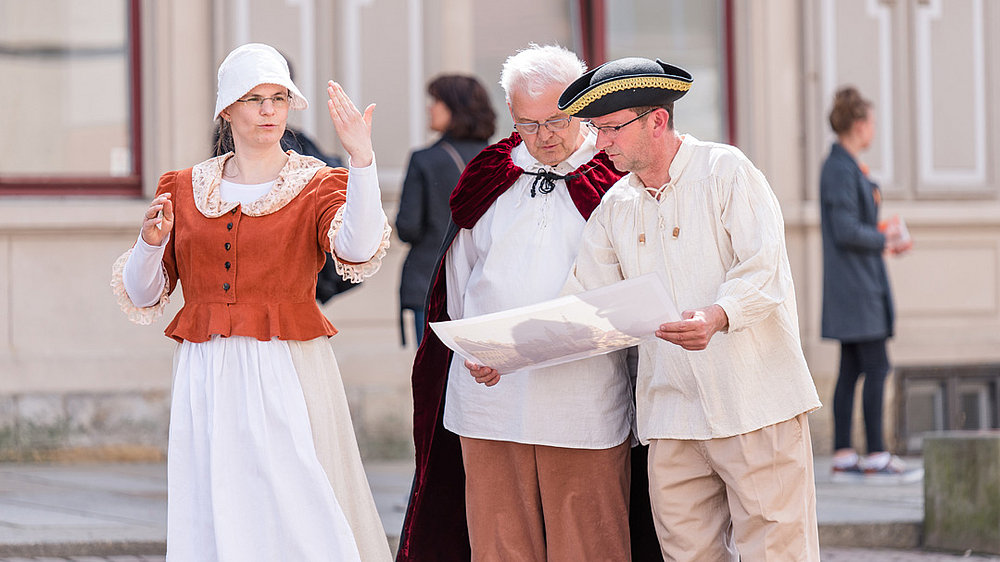 Letze Vorbereitungen Die Schauspieler bereiten sich vor