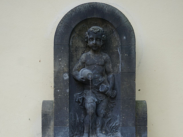 Sandsteinbrunnen