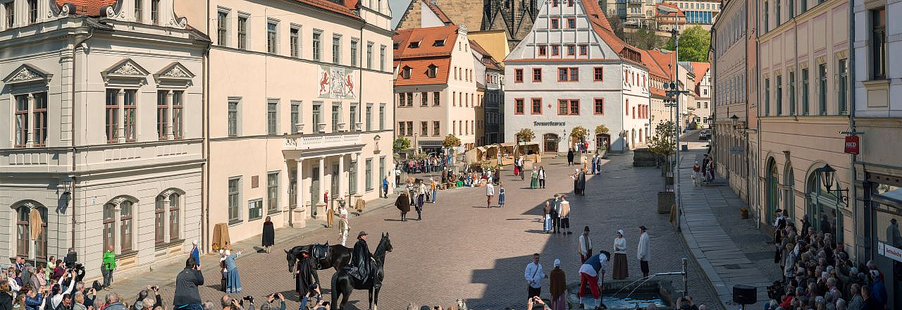 Einmal im Jahr erwacht das bekannte Bild Canalettos "Der Marktplatz zu Pirna" zum Leben.