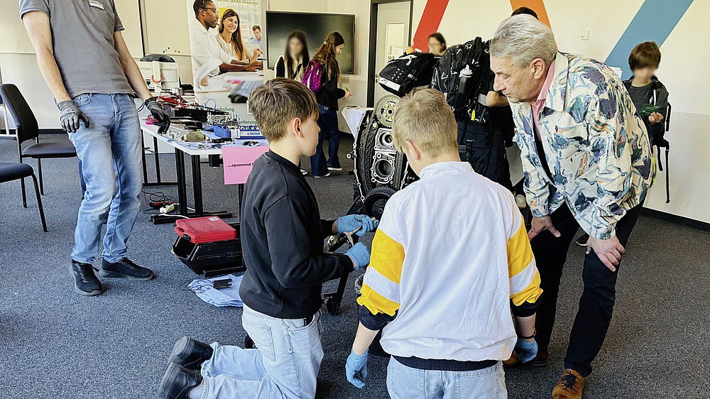 Oberbürgermeister Tim Locher beim Boys- and Girlsday