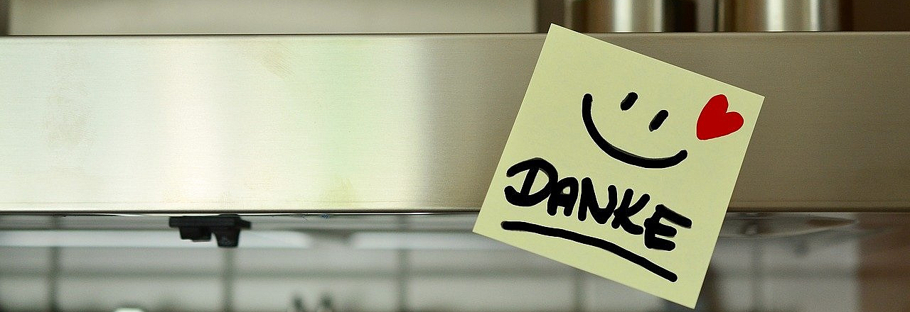 Post-it-Zettel mit "Danke" und Herz