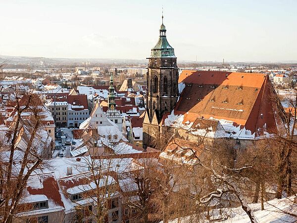 verschneite Dächer – Stadt Pirna im Winter