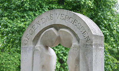 Pirnaer Denkmal gegen Gewalt und Vertreibung Denkmal gegen Gewalt und Vertreibung im Brückenpark
