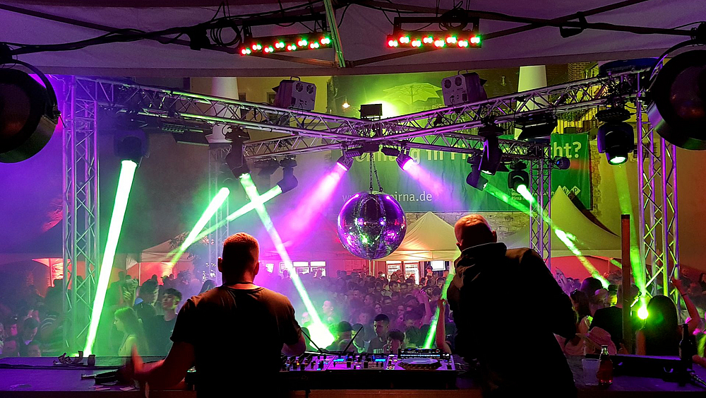 WGP-Lounge zum Pirnaer Stadtefst aus DJ-Sicht DJs der WGP-Lounge im Vordergrund