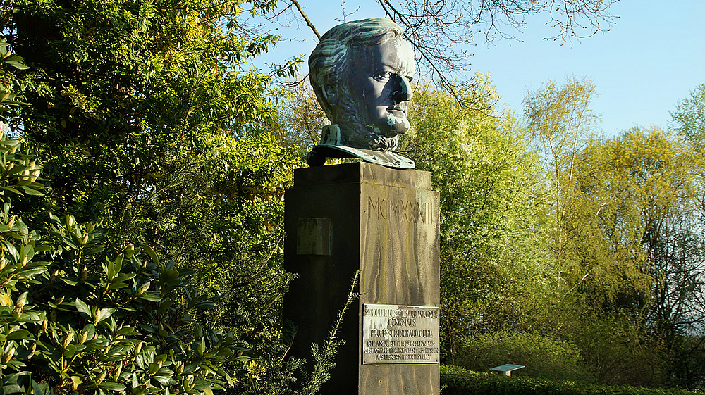 Wagner-Büste am Jagdschloss Graupa Wagner-Kopf