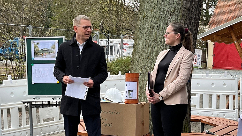 Grundsteinlegung Turnhalle Neundorf Rede zur Grundsteinlegung von Bürgermeister Dreßler