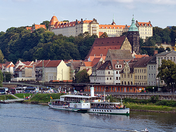 Die malerische Altstadt Pirnas direkt an der Elbe