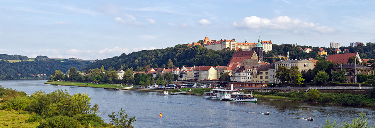 Die malerische Altstadt Pirnas direkt an der Elbe