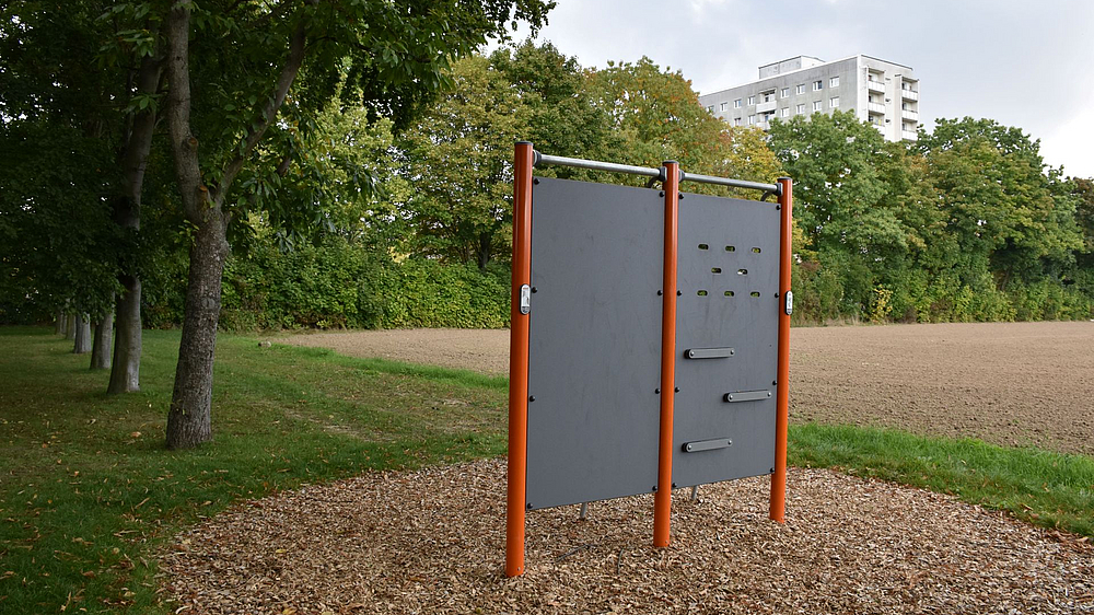 neu installierte Kletterwand im Spielpark auf dem Sonnenstein