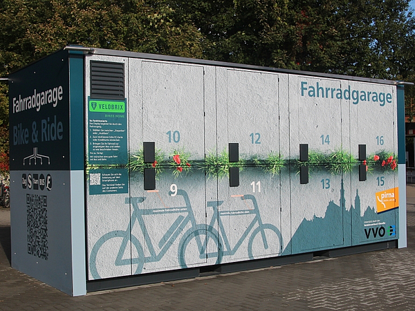 Pirnas Fahrradgarage zwischen Bahnhof und ZOB