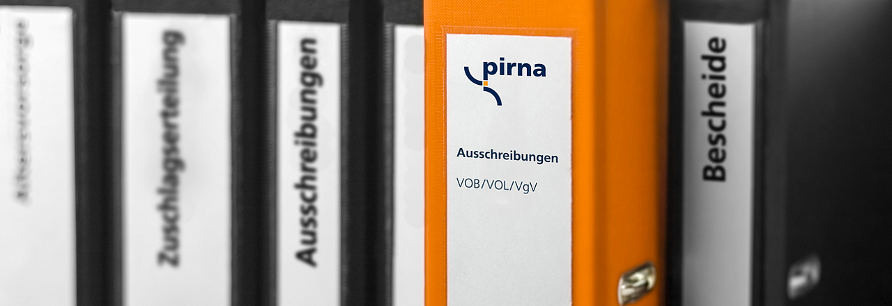 Ordnerrücken mit Aufschrift "Ausschreibungen"