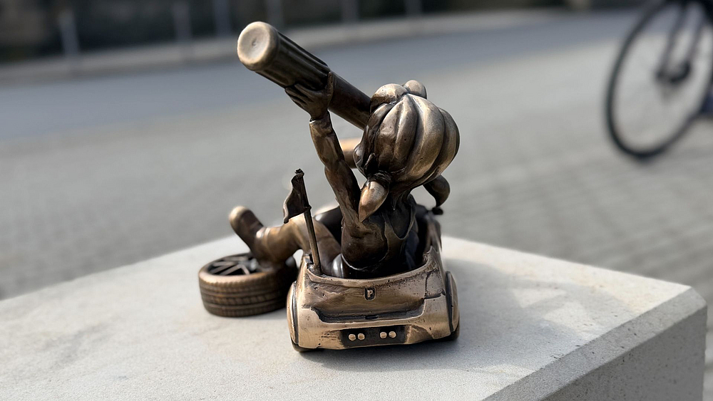 Autohaus Schulze - Pine von hinten Hinteransicht der Bronze-Pine