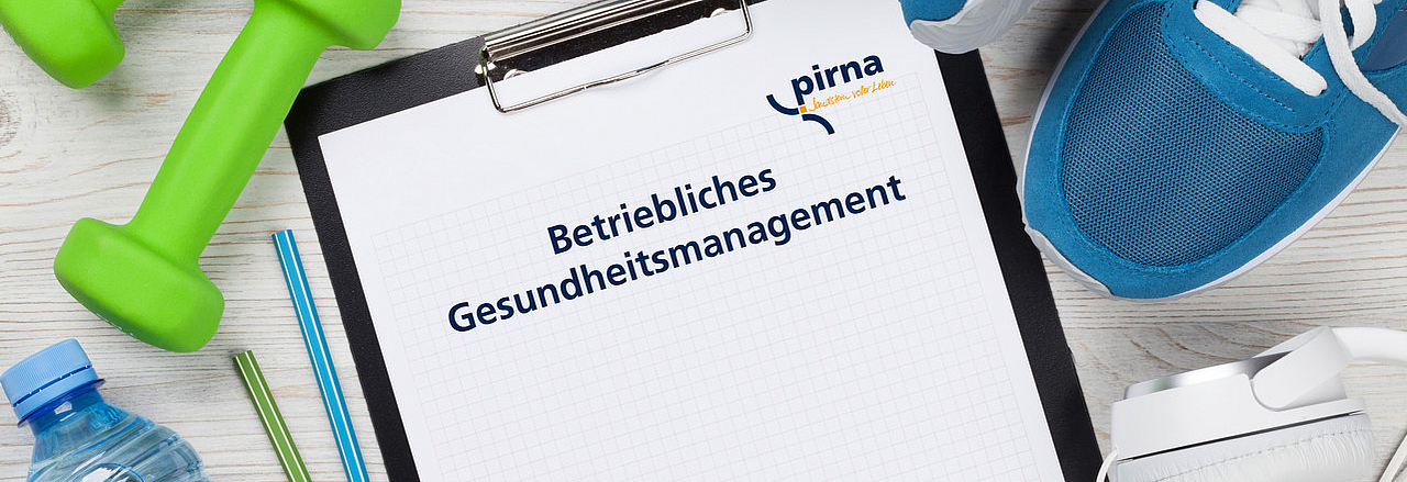 Klemmbrett mit Aufschrift "Betriebliches Gesundheitsmanagement"