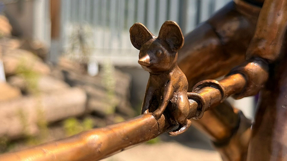 Graupa-Pine Maus Maus reitet auf Besen der Hexen-Pine