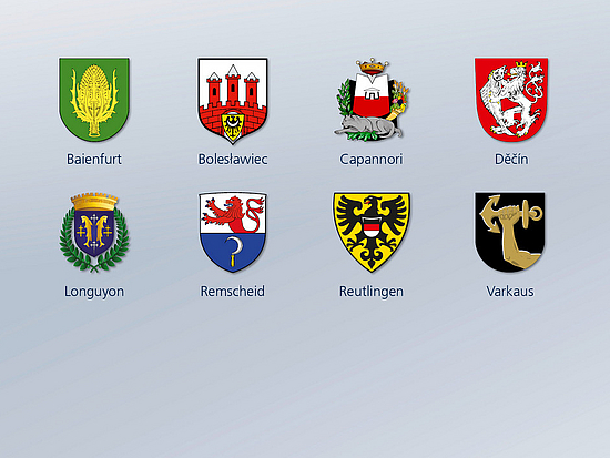 Die Wappen von Pirnas Partnerstädten im Inland und Ausland