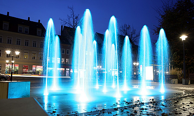 Wasserfontänenfeld im Friedenspark Wasserfontänenfeld im Friedenspark bei Nacht