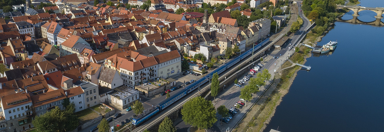 Vogelperspektive von Pirna mit seinen Verkehrswegen