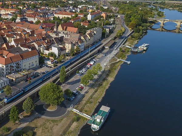 Vogelperspektive von Pirna mit seinen Verkehrswegen