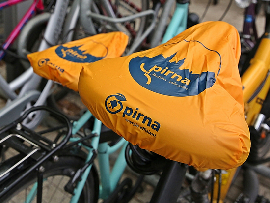 Pirna zu Fuß und mit dem Rad Sattelschoner mit Pirnaer Energielogo