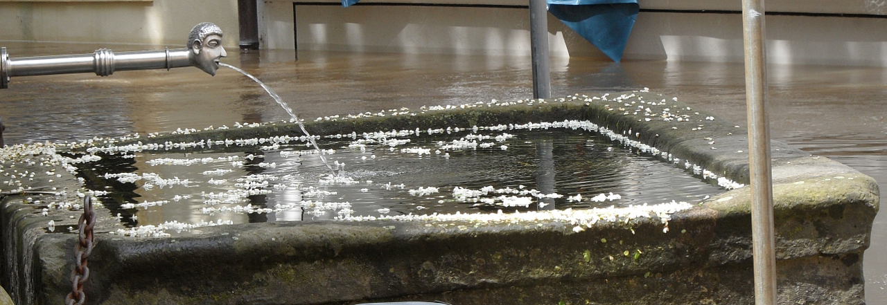 Wasserspender und Hochwasser