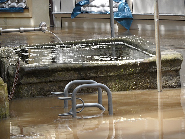 Wasserspender und Hochwasser