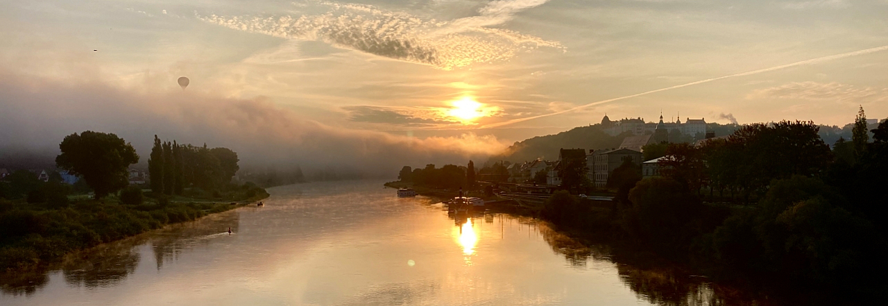 Sonnenaufgang über der Elbe in Pirna