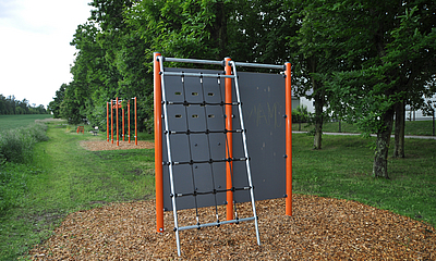 Fitnessgeräte im „Spielpark ohne Grenzen“ auf dem Sonnenstein