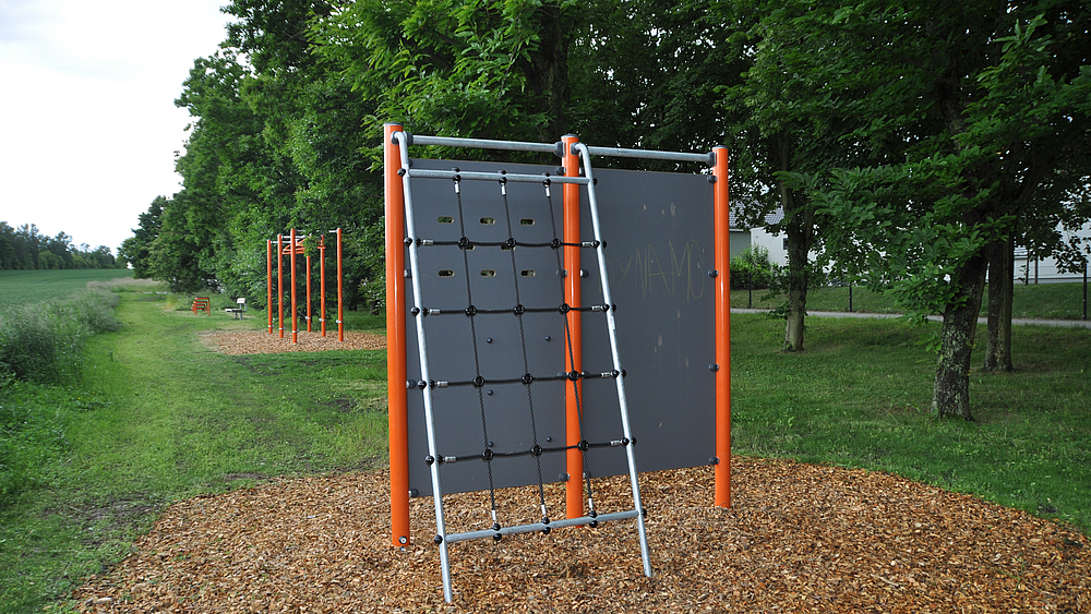 Fitnessgeräte im „Spielpark ohne Grenzen“ auf dem Sonnenstein