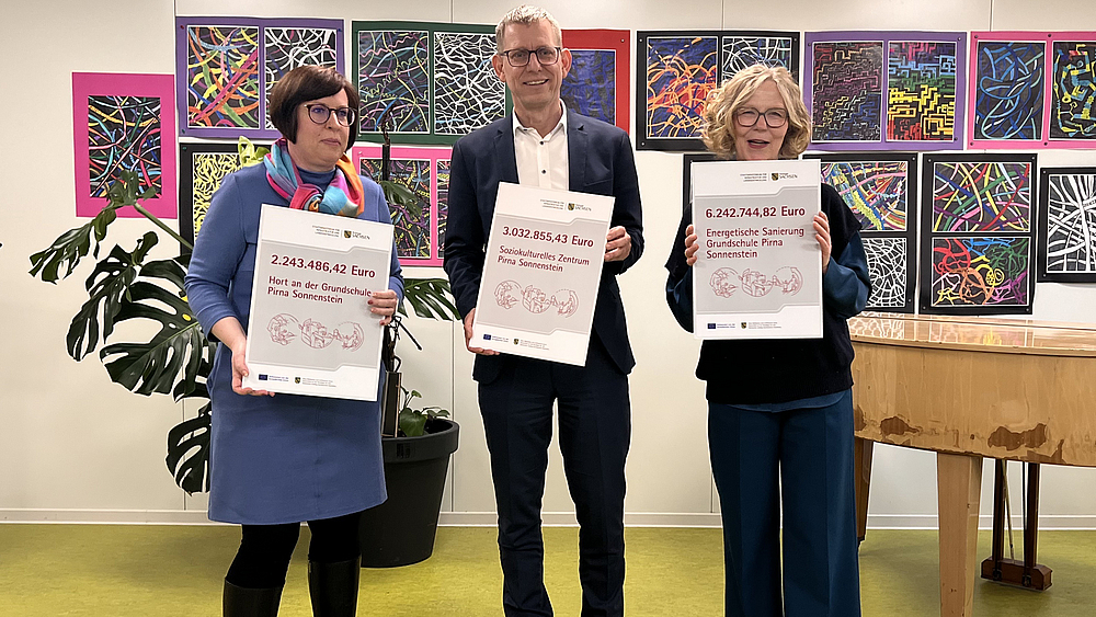 Schulleiterin der Grundschule Pirna-Sonnenstein Tessa Jürgen, Bürgermeister der Stadt Pirna Markus Dreßler sowie Staatsministerin für Infrastruktur und Landesentwicklung Regina Kraushaar