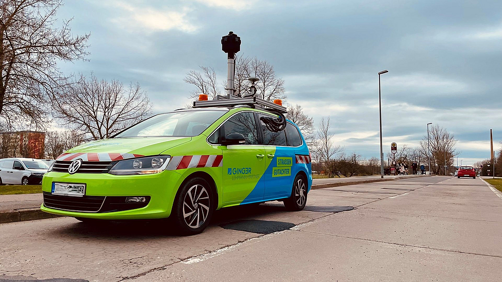 Auto, welches Straßen und Fußwege vermisst und digitalisiert