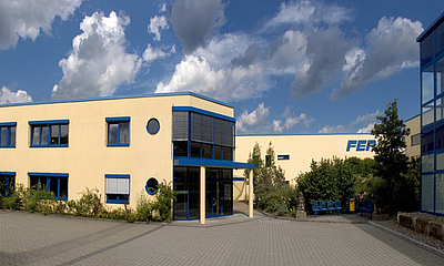 Frontansicht des Firmengebäudes