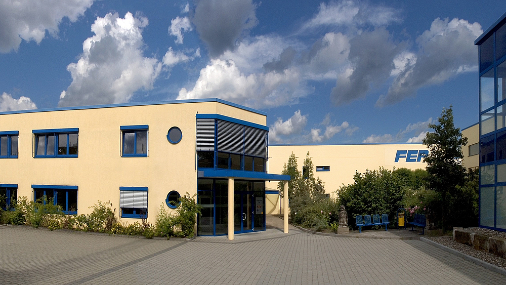 Frontansicht des Firmengebäudes