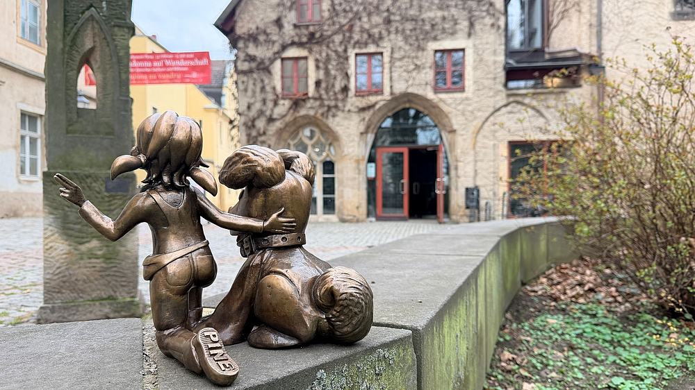 Museums-Pine von hinten Pine und Struppi mit Blick auf das Stadtmuseum