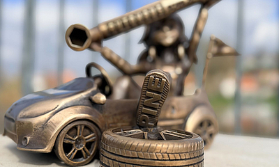 Autohaus Schulze - Pine Schuhdetail Nahaufnahme der Schuhsohle von Pine