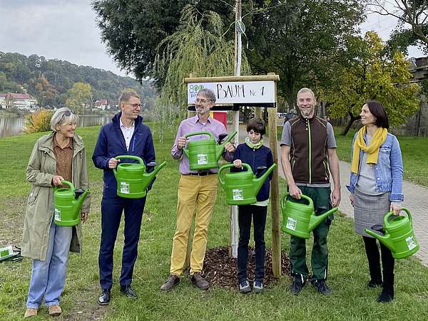 Symbolisches Angießen des ersten Baumes der Aktion Pirna800