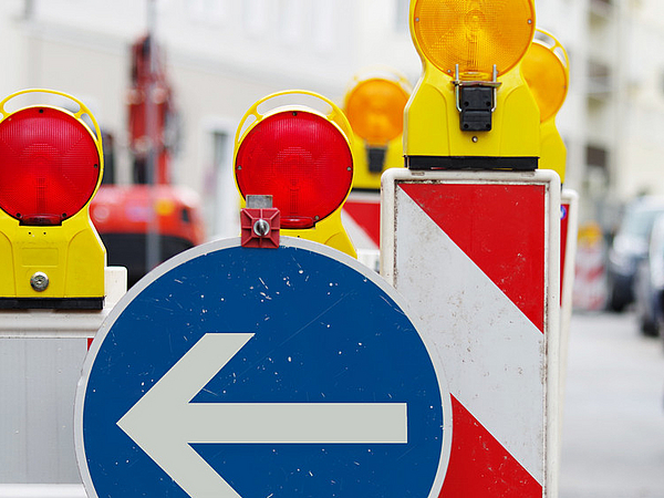 Sperrscheibe auf einer Straße
