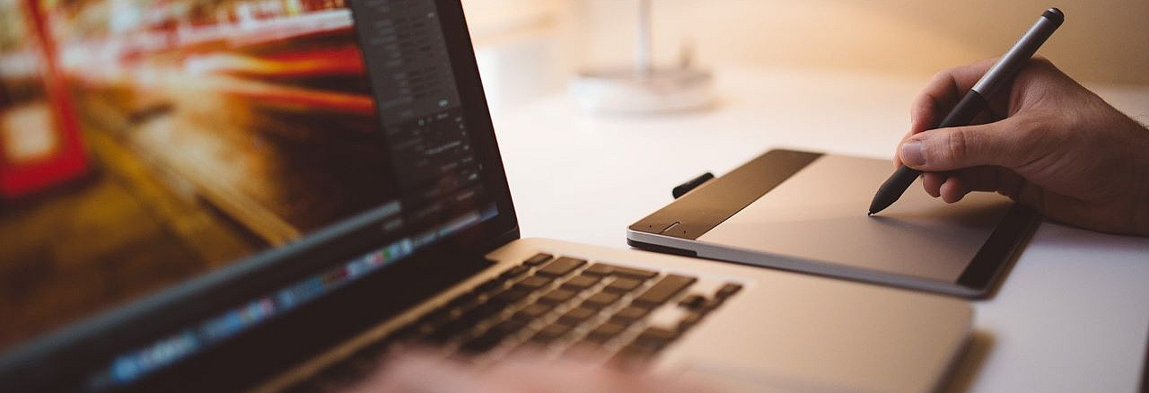 Laptop und Grafiktablett