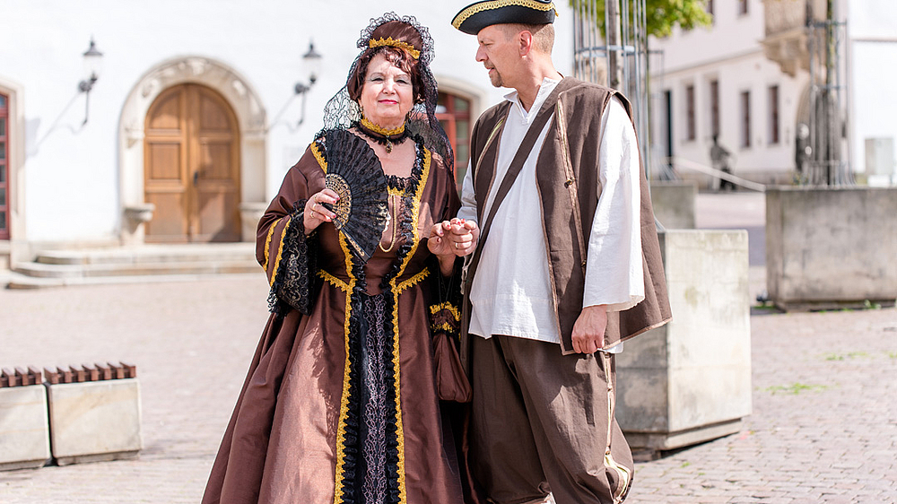 Bürgerpaar Bürgerpaar in historischen Gewändern