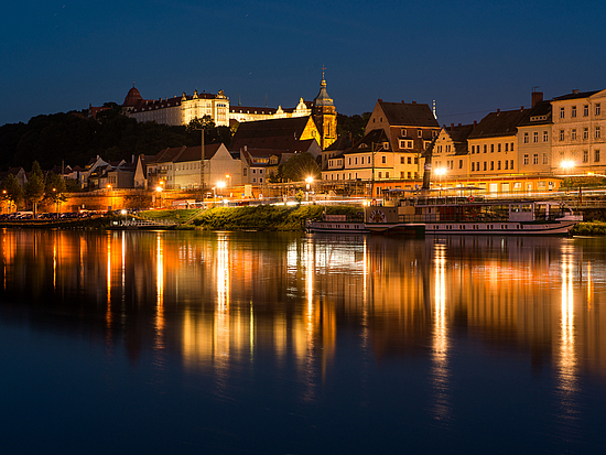 Pirnaer Elbpanorama bei Nacht