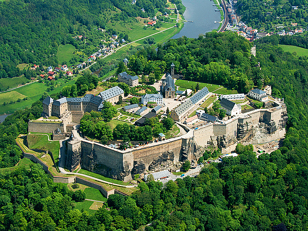 Festung Königstein aus der Luft Die Festung Königstein in der sächsischen Schweiz