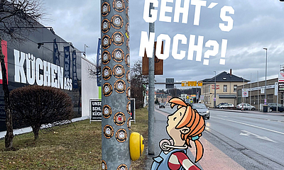 Pine an Laterne mit Stickern